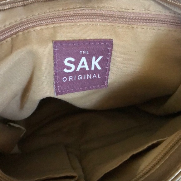 The Sak Gold Leather Shoulder Bag - Picture 7 of 14